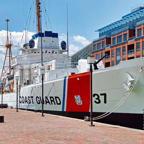 Taney (WHEC-37) Coast Guard vessel at the Maritime Museum in Baltimore, Maryland. 1000 Jigsaw Puzzle 3D Modell