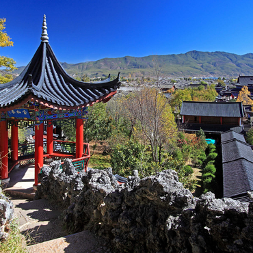 Viewing pavilion over the residence of the Naxi rulers Mu in the old town of Dayan in Lijiang, Yunnan Province, China. 1000 Jigsaw Puzzle 3D Modell