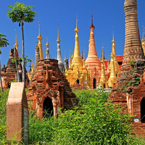 Pagoda forest of stupas of Shwe Indein pagoda near Indein village on Inle Lake, Myanmar 100 Jigsaw Puzzle 3D Modell