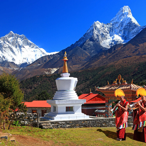 Monks in front of the stupa in the Buddhist monastery complex Tengpoche against Mount Everest (8848m), Nepal 1000 Jigsaw Puzzle 3D Modell