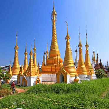 Stupas in the monastery complex of Ywama at Inle Lake, Myanmar 100 Jigsaw Puzzle 3D Modell