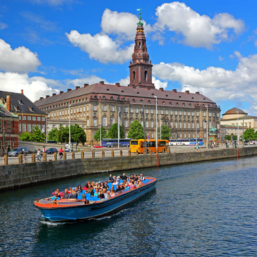 Christiansborg Castle on Slotsholmen Island on Holmen Canal with tour boat, Copenhagen, Denmark 100 Jigsaw Puzzle 3D Modell