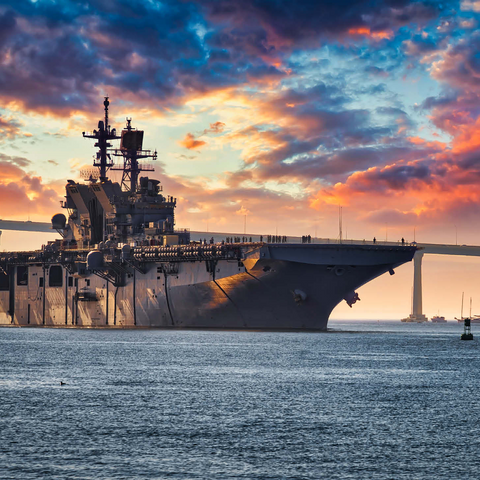 A U.S. Navy ship leaves San Diego Bay and heads into the Pacific Ocean. 1000 Jigsaw Puzzle 3D Modell