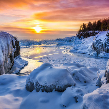 Frozen Lake Superior sunrise at Presque Isle Park, winter in Marquette, Michigan. 100 Jigsaw Puzzle 3D Modell