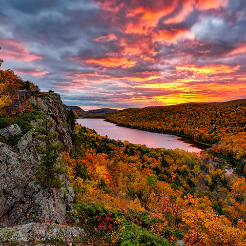 A fiery sunrise over Cloud Lake, Porcupine Mountains Sate Park, Michigan's top peninsula. 1000 Jigsaw Puzzle 3D Modell