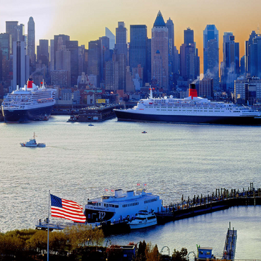 Transatlantic liners Queen Mary 2 and Queen Elizabeth 2 in port on the Hudson River, Manhattan, New York City, New York, USA 100 Jigsaw Puzzle 3D Modell